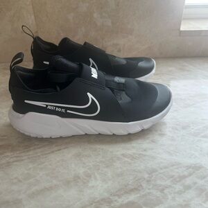 Nike Kids' Black and White Slip-On Sneakers - 'Just Do It' 5.5 boys brand new